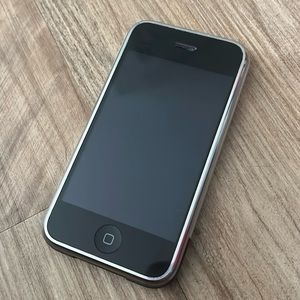 Original iPhone 1 - parts only issues 2007 - As is.